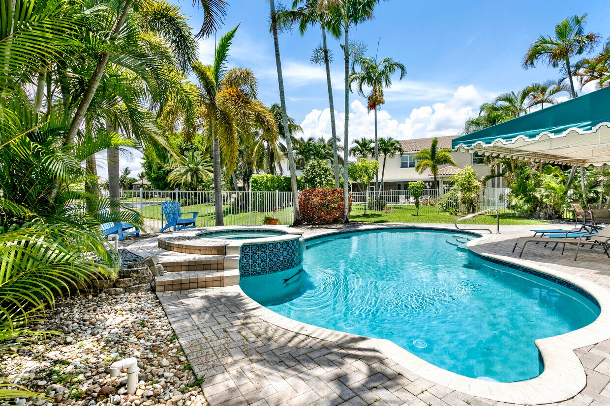 Foto principal - 6241 C Durham Dr