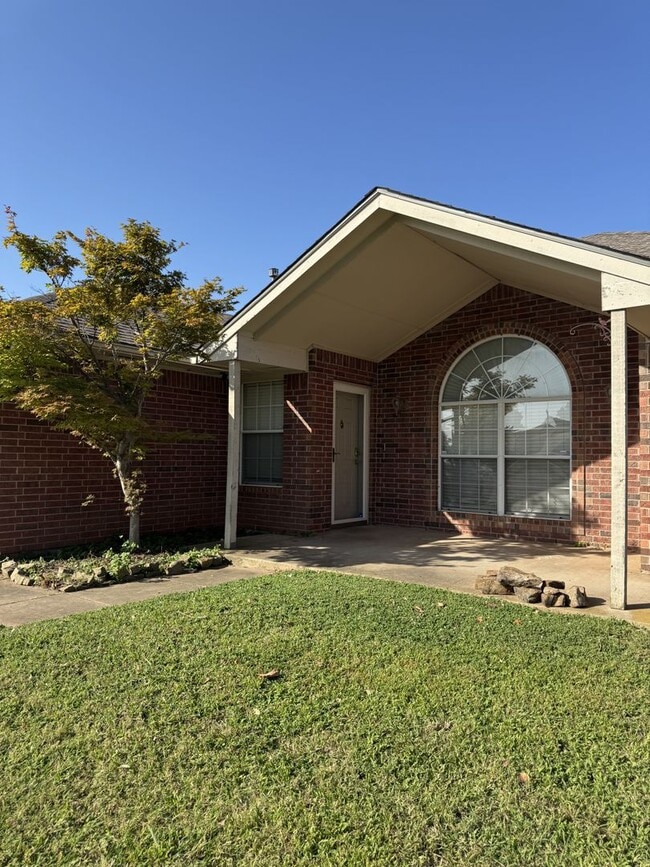 Foto del edificio - (3) Bed/(2) Bath in NE Norman w/ Safe Room!