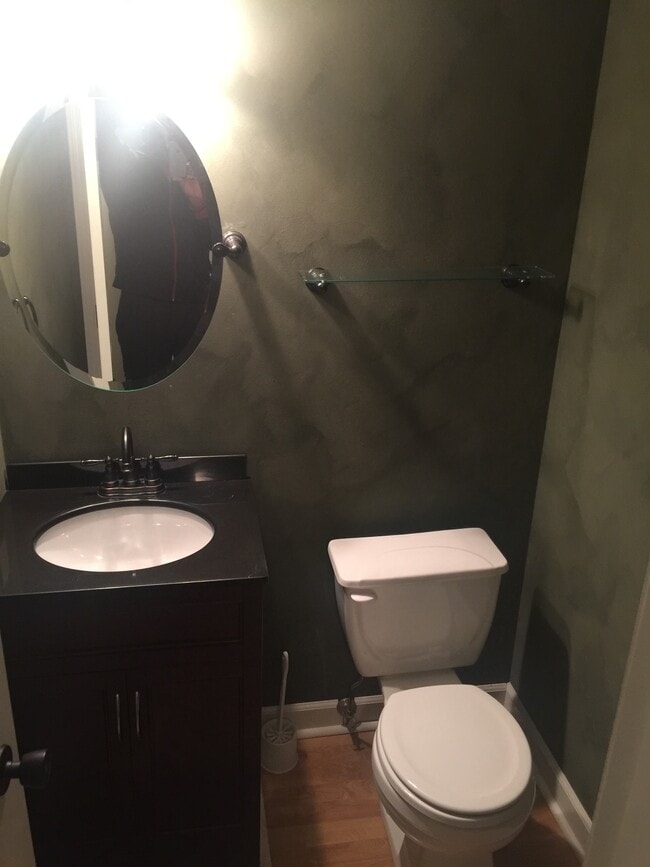 Building Photo - 548 NW 17th Cir