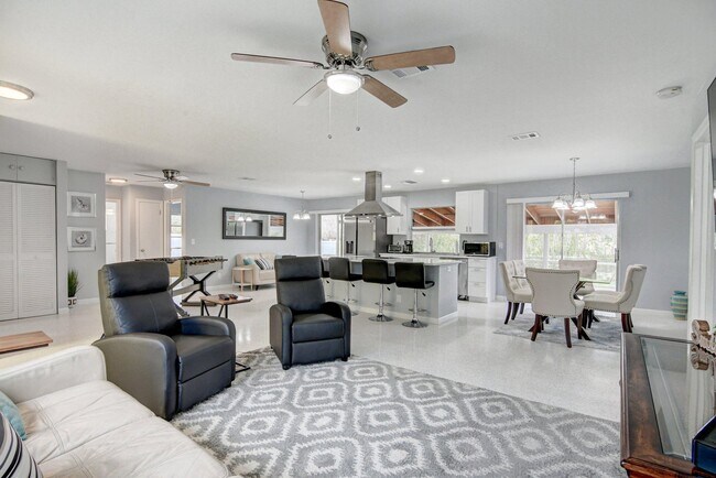 Building Photo - 2660 Flamango Ct S
