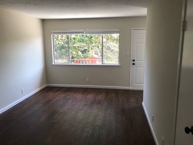 Building Photo - 3204 Landess Ave