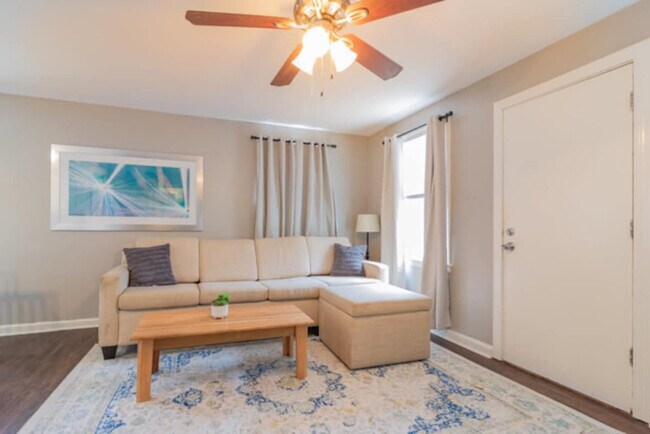 Foto del edificio - 3912 Crestview Dr