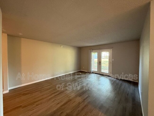 Building Photo - 3508 S Farm Rd 135