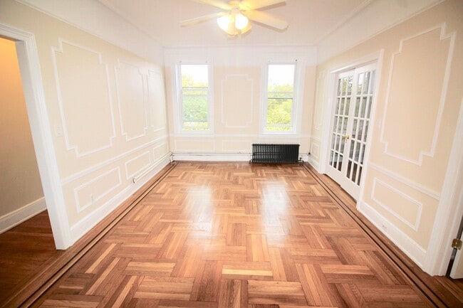 Living Room / Dinette - 202 Marine Ave