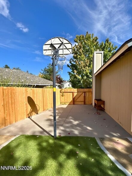 Foto del edificio - 6326 Blue Lakes Ct