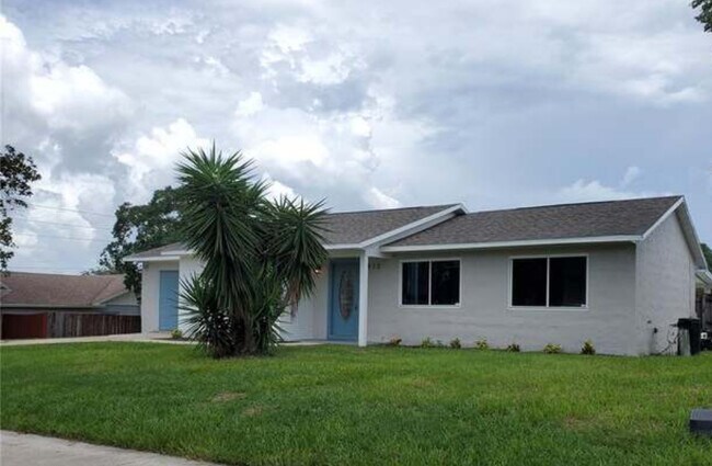 Building Photo - 512 Providence Blvd
