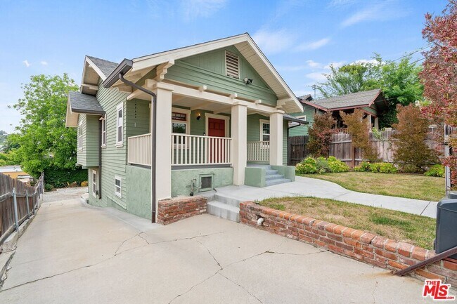 Foto del edificio - 6163 Strickland Ave