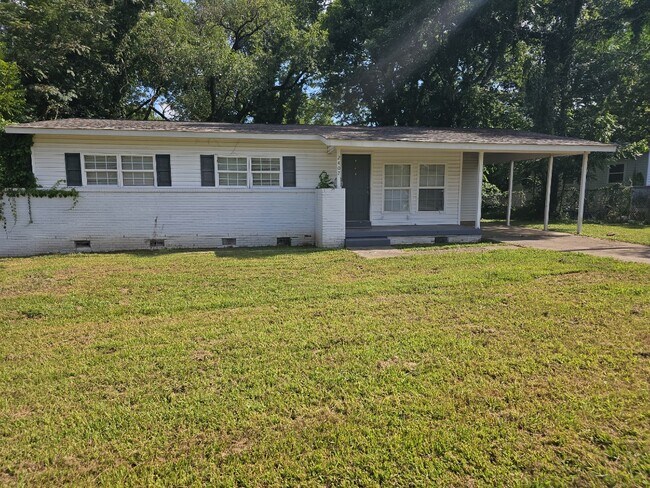 Foto del edificio - 2407 Medaris Rd NW