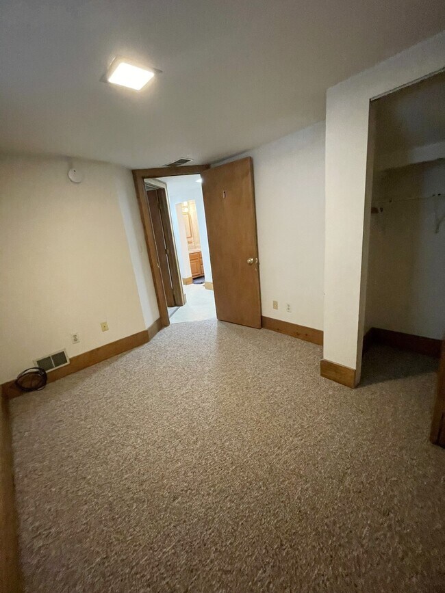 Foto del edificio - 203 E Davis Ave