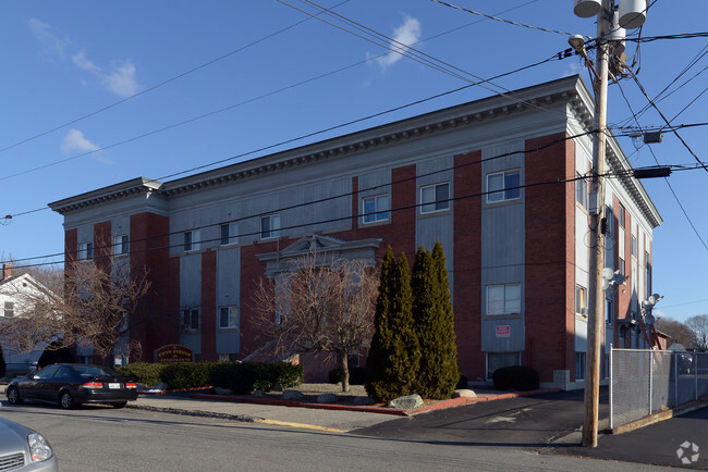 Fifth Avenue Apartments - ReNew Taunton on Fifth