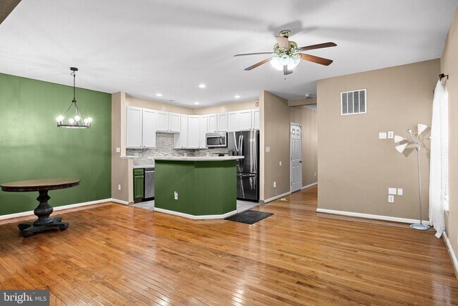 Foto del edificio - 81 Sassafras Dr