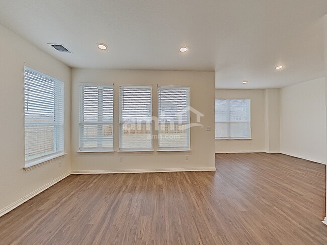 Building Photo - 2740 Spencebrook