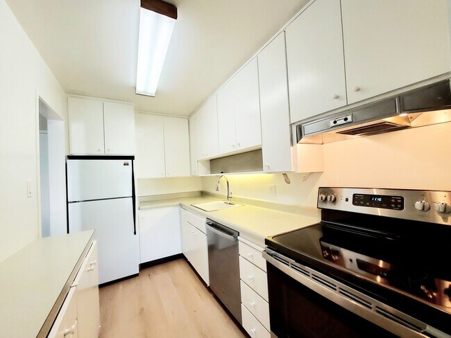 Building Photo - Serene Woodlake 1 bedroom home