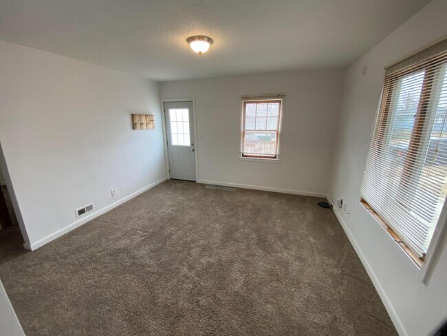 Foto del edificio - 404 S Wayland Ave