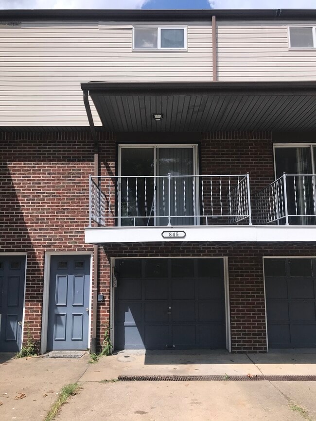 Building Photo - 738 Washington Ave