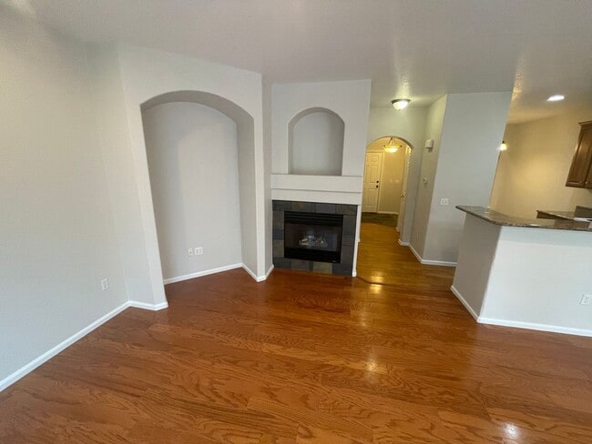 Building Photo - Beautiful Aurora Townhome In Willow Trace ...