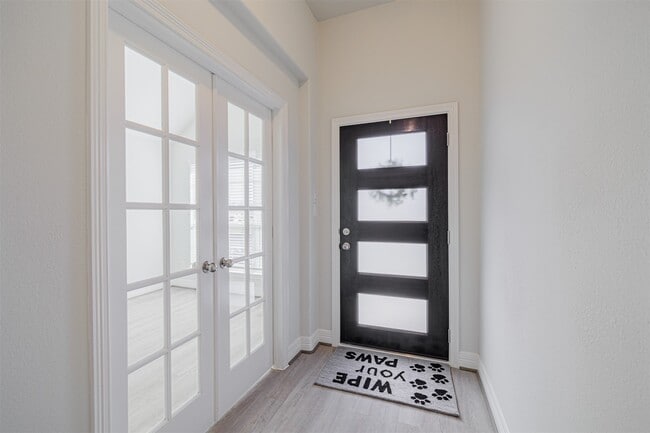 Building Photo - 33118 School Hl Rd