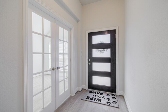 Foto del edificio - 33118 School Hl Rd