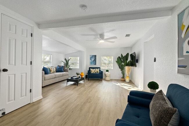 Building Photo - 46 Phillips St