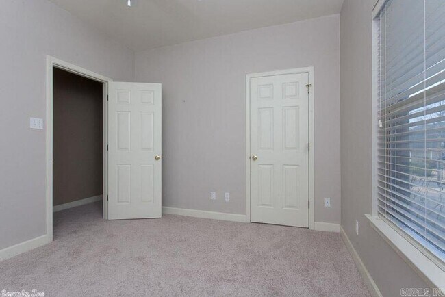Building Photo - 17 Iviers Dr