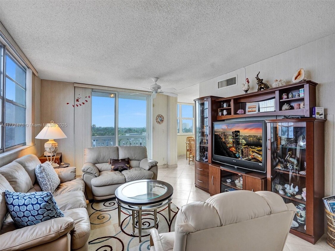 Primary Photo - 3113 S Ocean Dr