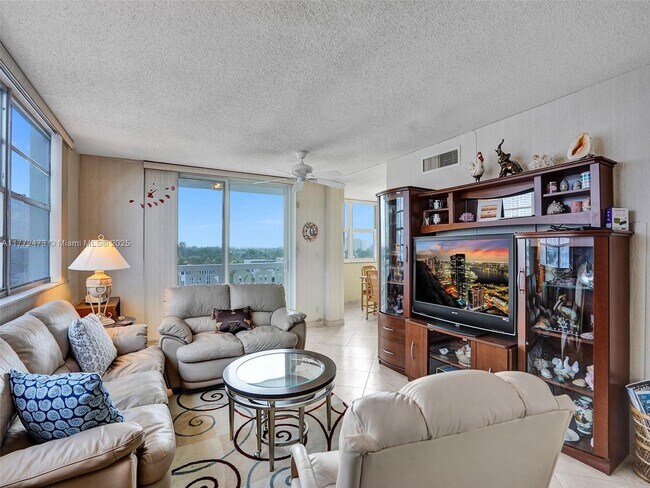 Foto del edificio - 3113 S Ocean Dr