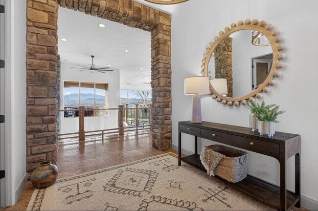 Building Photo - VIEWS AND FURNISHED