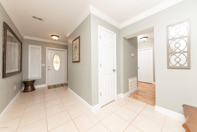 Building Photo - 329 Bellaire Dr