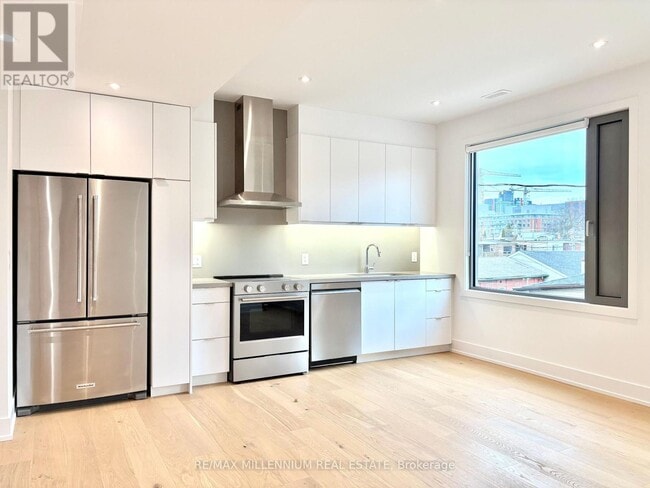 Building Photo - 155 Dovercourt Rd