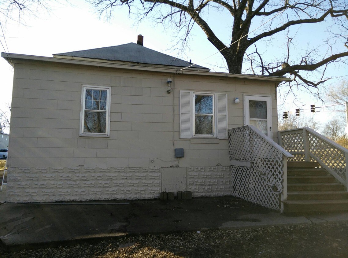 Primary Photo - 523 S Crysler Ave