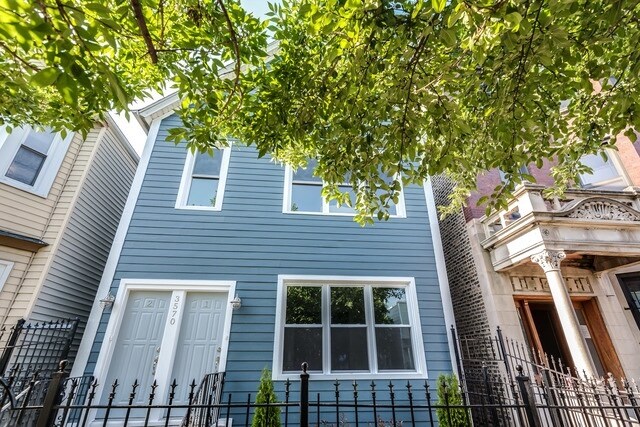 Building Photo - 3570 W Dickens Ave