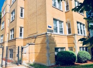Building Photo - 2922 N Albany Ave