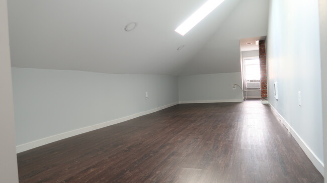 Building Photo - 1515 Summit St
