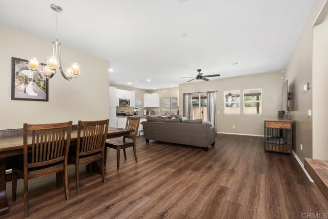 Foto del edificio - 475 Camellia Way