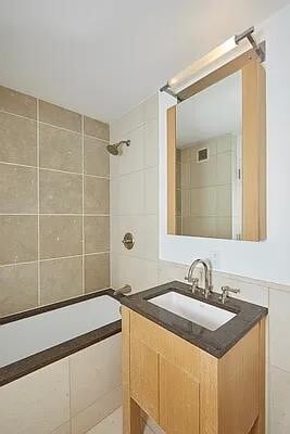 Building Photo - 350 W 42nd St