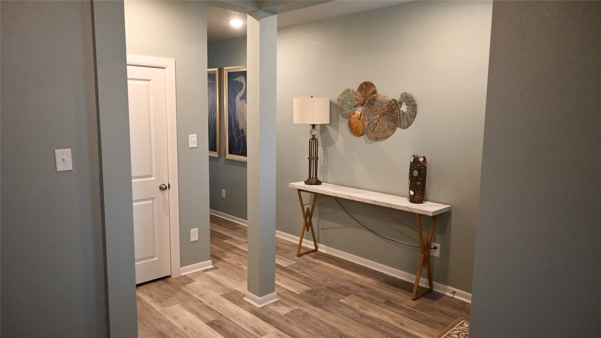 Primary Photo - 127 Winged Elm Ct