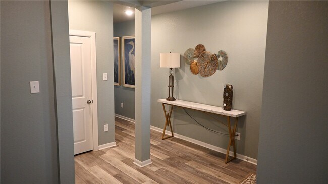 Building Photo - 127 Winged Elm Ct