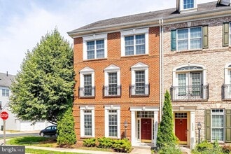 Building Photo - 22948 Fanshaw Square