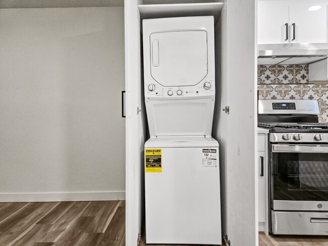 Building Photo - 1108 Sunvista Rd SE