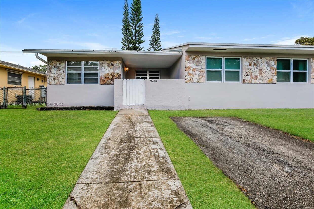 Primary Photo - 9233 SW 204th Terrace