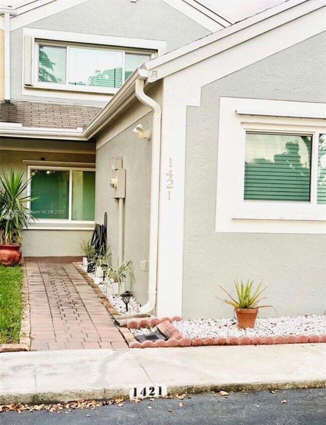 Foto del edificio - 1421 NW 122nd Terrace