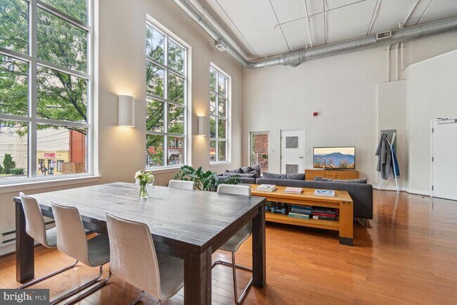 Foto del edificio - 8322 Fenton St