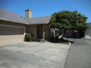 Building Photo - 671 Spring Ln