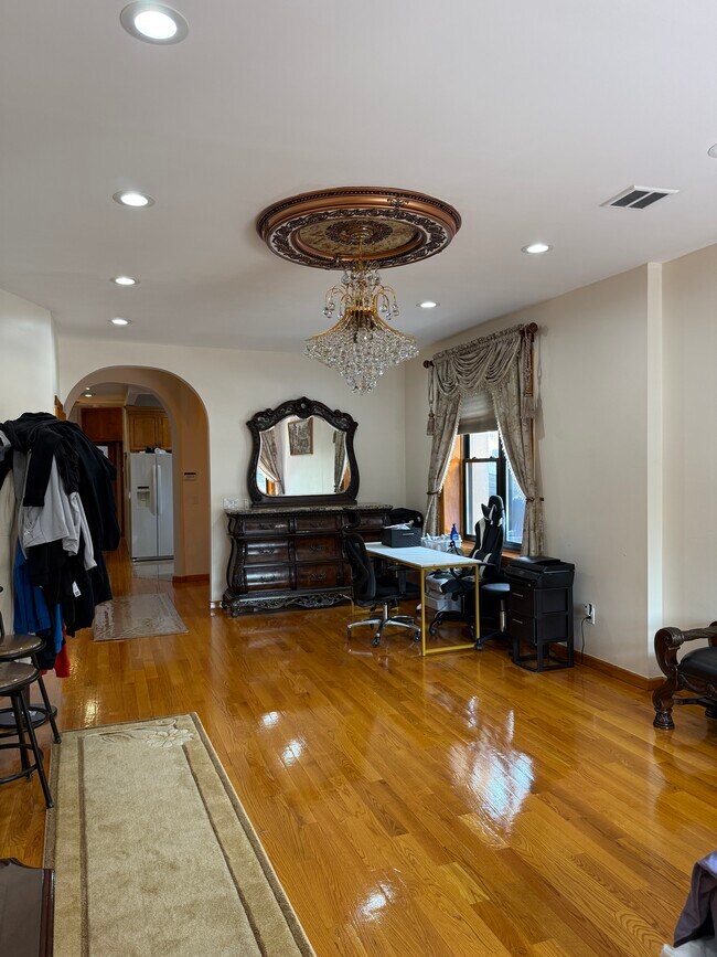 Foto del edificio - 1600 E 51st St