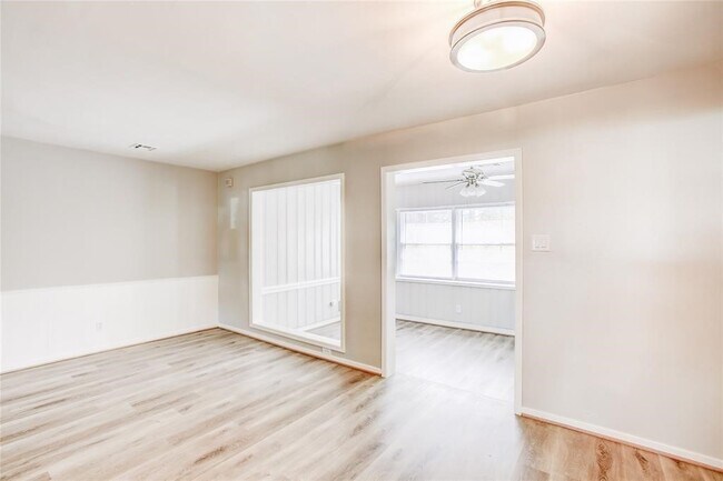 Foto del edificio - 4137 Woodfin St