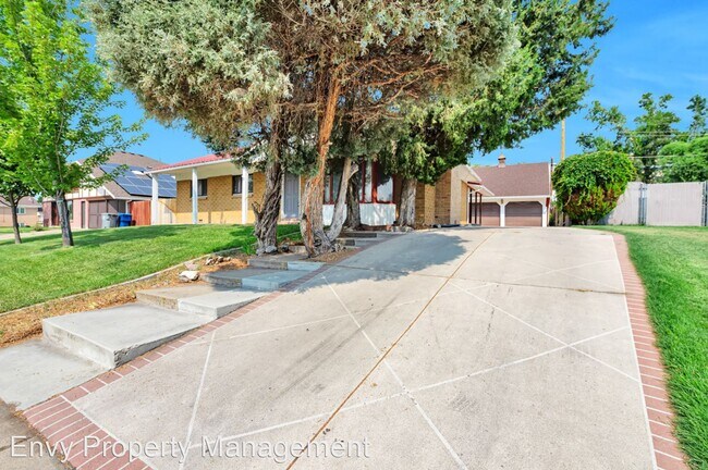 Foto del edificio - 3 br, 1.5 bath House - 4298 S. 950 E.