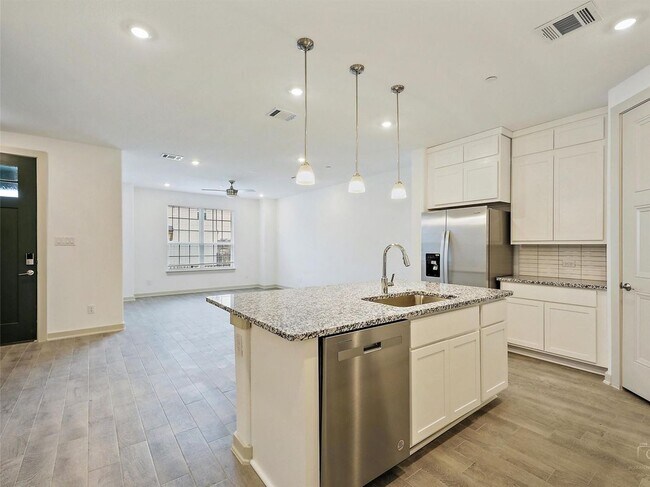 Foto del edificio - 543 Eiseley Dr