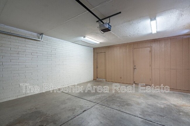 Building Photo - 3109 E Pueblo Ave