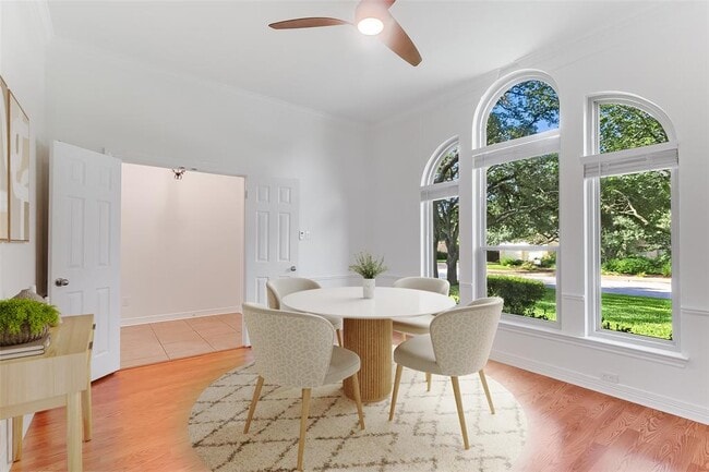 Building Photo - 9306 Scenic Bluff Dr