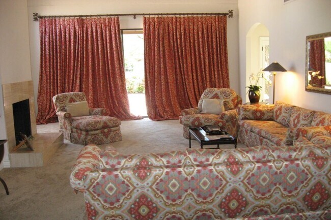 Foto del edificio - 4450 E Camelback Rd